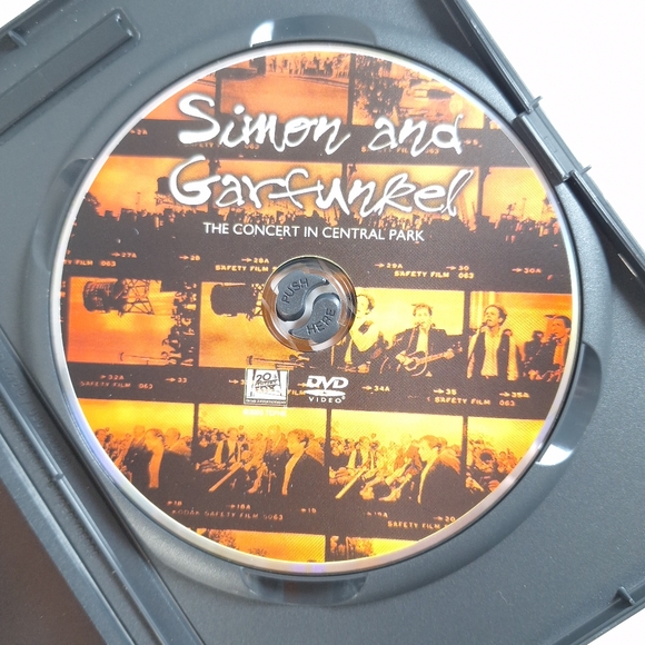 Simon and Garfunfunkel Live Concert DVD's Central Park Old Friends - Picture 6 of 12